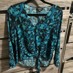 Bebe long sleeve printed top